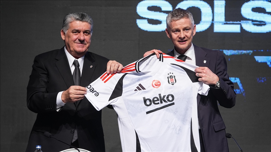 Beşiktaş’ın yeni teknik direktörü için imza töreni düzenlendi