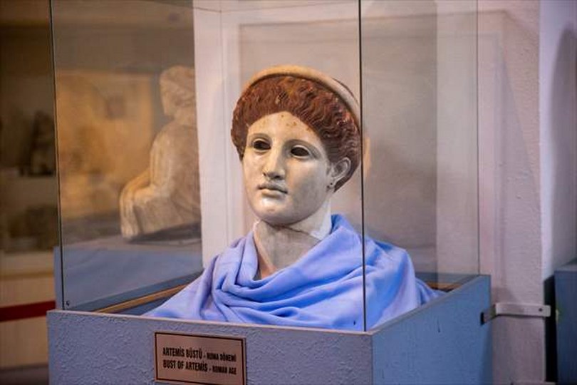 Nadir bulunan boyalı “Artemis” büstü müzede geleceğe taşınıyor