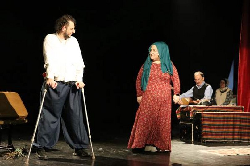 Engelli oyuncuların tiyatro sahnesine Yunanistan’dan çevrim içi izleyici