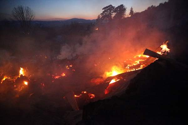 Kastamonu’da çıkan yangında 3 ev kullanılamaz hale geldi, 50 hayvan telef oldu