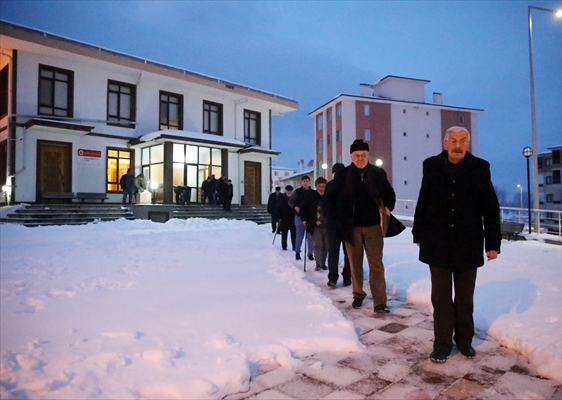 Sabah namazı sonrası “cuma çorbası”nda bir araya geliyorlar