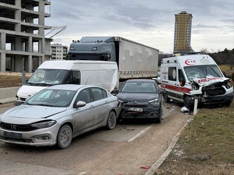 Kastamonu’da 7 aracın karıştığı trafik kazasında 1 kişi yaralandı