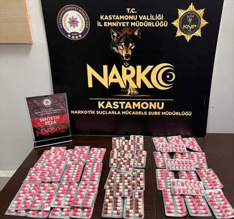 Kastamonu’da uyuşturucu haplarla yakalanan 3 kişi gözaltına alındı