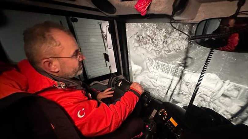 Kastamonu’da kar nedeniyle yolu kapanan köylerdeki hastalar hastaneye ulaştırıldı