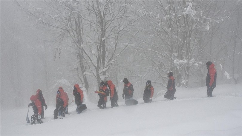 AFAD’ın “kar avcıları” çığda arama kurtarma eğitimleriyle göreve daima hazır