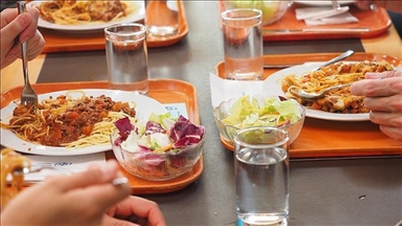 Yemek yeme akımı “Mukbang” obezite gibi sağlık sorunlarına yol açabiliyor