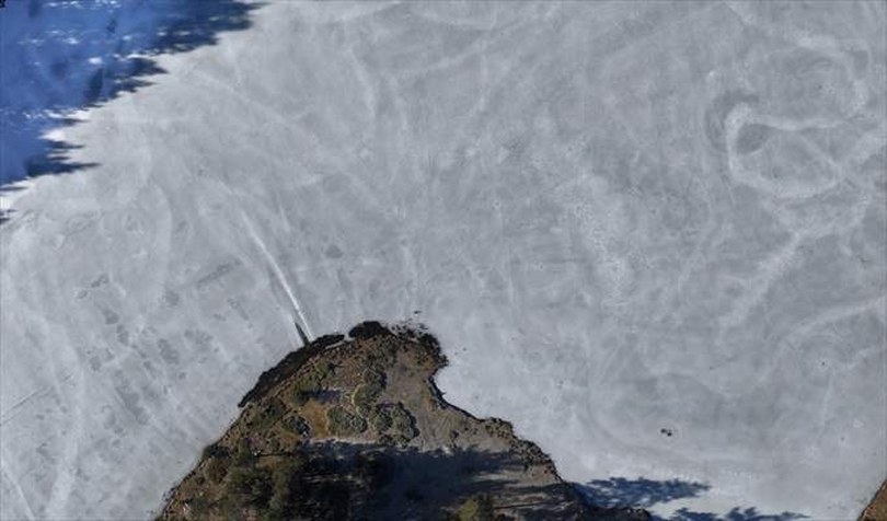 Bolu’da Aladağ Göleti’nin yüzeyi buz tuttu