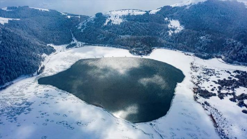 Abant’ta kar manzarası dronla görüntülendi