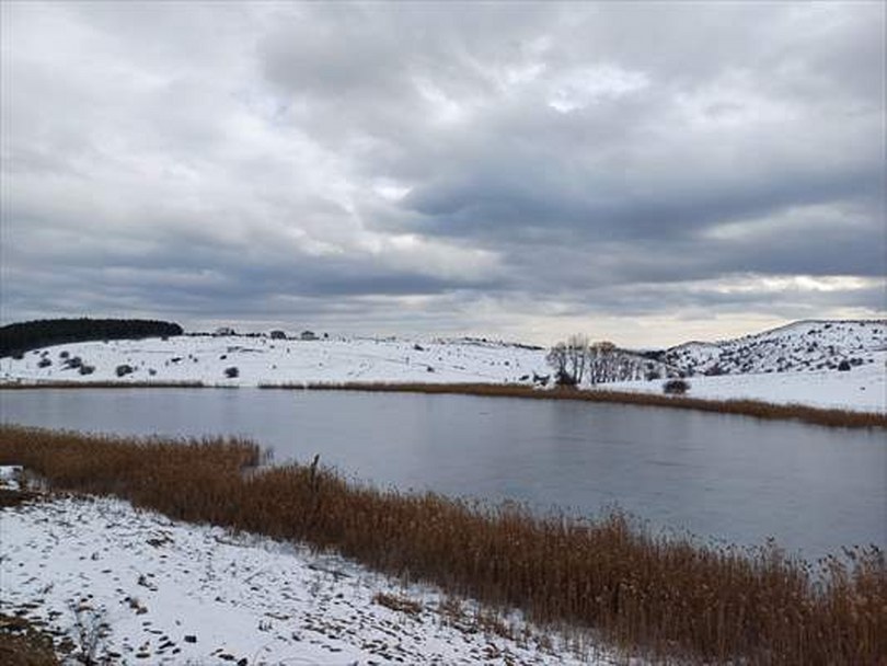 Gerede Gölü’nün yüzeyi buz tuttu