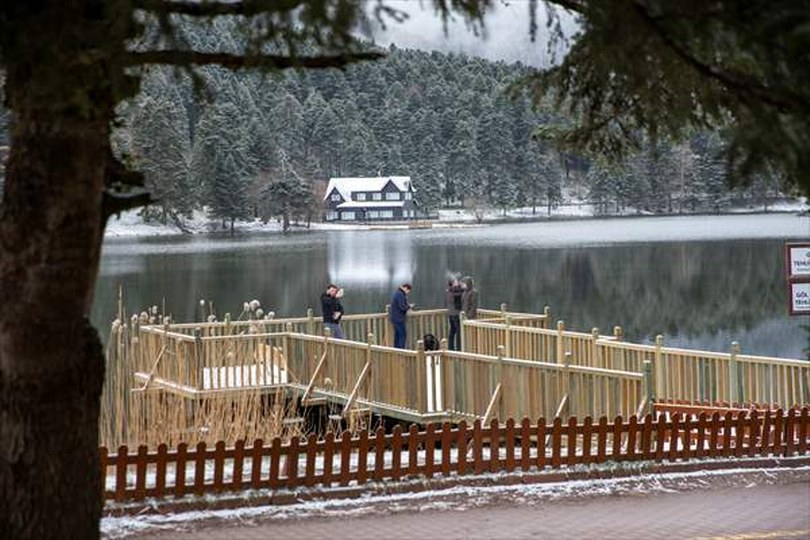 Bolu’nun yüksek kesimlerinde kar yağışı
