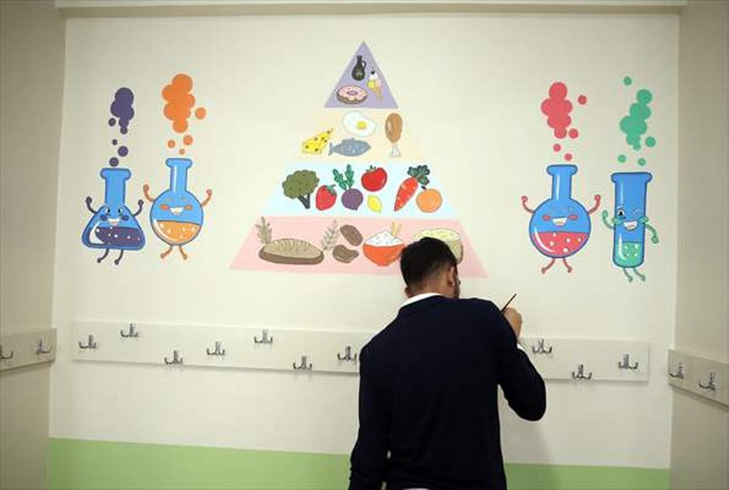 Öğrenciler sınıflarını hayal etti, üniversiteliler gerçekleştirdi