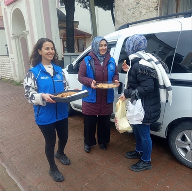 Cide Gençlik ve Spor İlçe Müdürlüğü personelinde kandil simidi ikramı