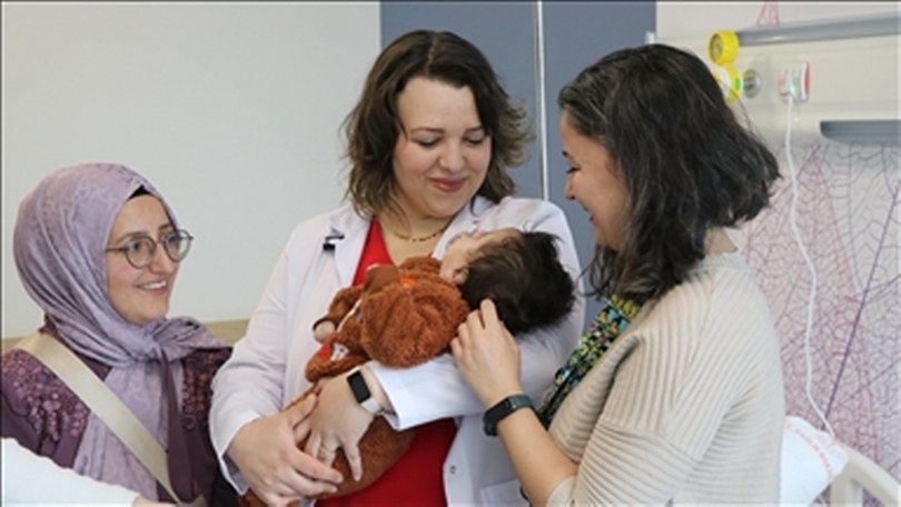 Nadir görülen “diyafram hernisi” teşhisi konulan Umut bebek, ameliyatla sağlığına kavuştu