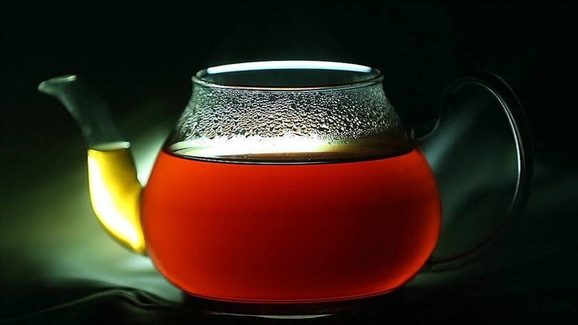 Bilim insanları çayın demlenme sırasında sudaki ağır metalleri “büyük ölçüde” azalttığını saptadı