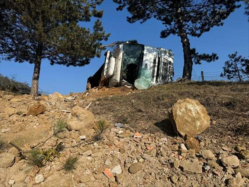 Kastamonu’da devrilen kamyonun sürücüsü yaralandı