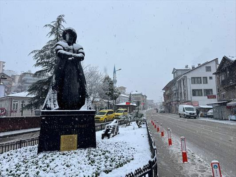 Bartın’da kar yağışı etkili oldu