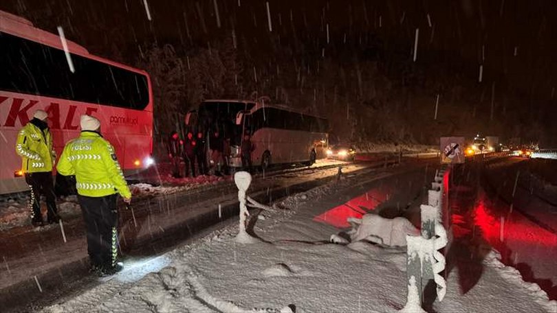 Zonguldak’ta kar yağışı ulaşımı olumsuz etkiliyor