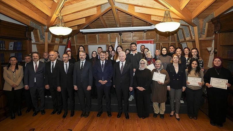 Yazarlık eğitimi alan 25 öğretmen sertifikalarını aldı