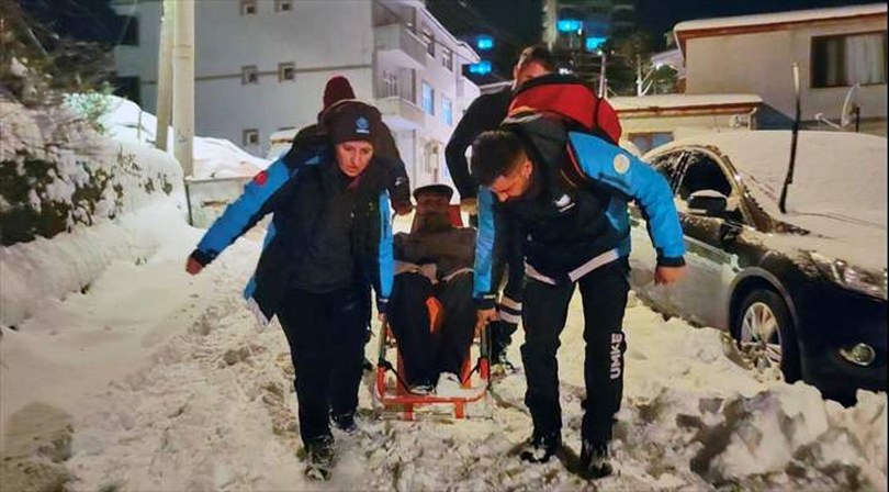 Solunum sıkıntısı çeken 81 ve 90 yaşındaki hastaların imdadına UMKE yetişti