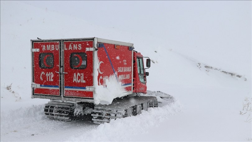 Ağrı’da sağlık ekipleri çetin kış şartlarına rağmen kırsaldaki hastalara ulaşıyor