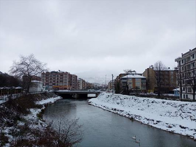 Cide’de kar yağışı etkili oluyor