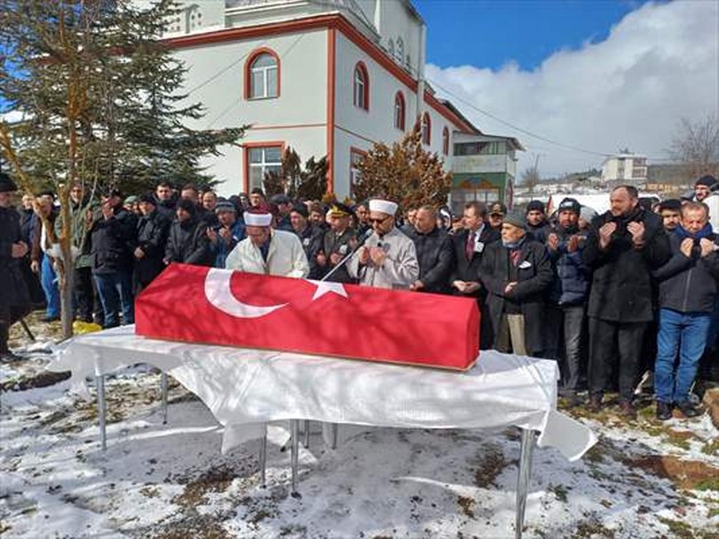 İstanbul’da kalp krizi sonucu hayatını kaybeden askerin cenazesi Bolu’da toprağa verildi