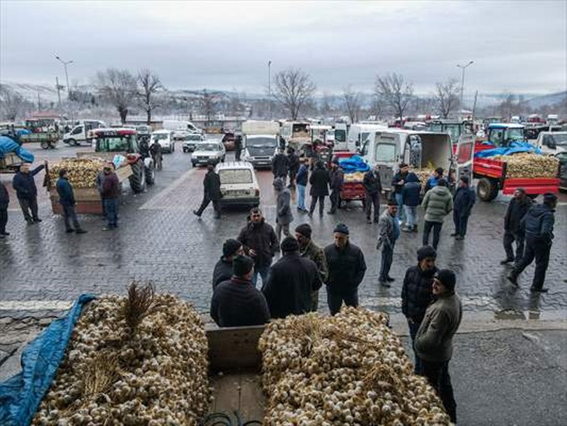 Kastamonu’da sarımsak pazarında soğuk ve kar etkili oldu