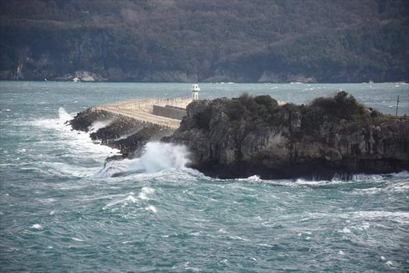 Bartın ve Düzce’de şiddetli rüzgar etkili oldu