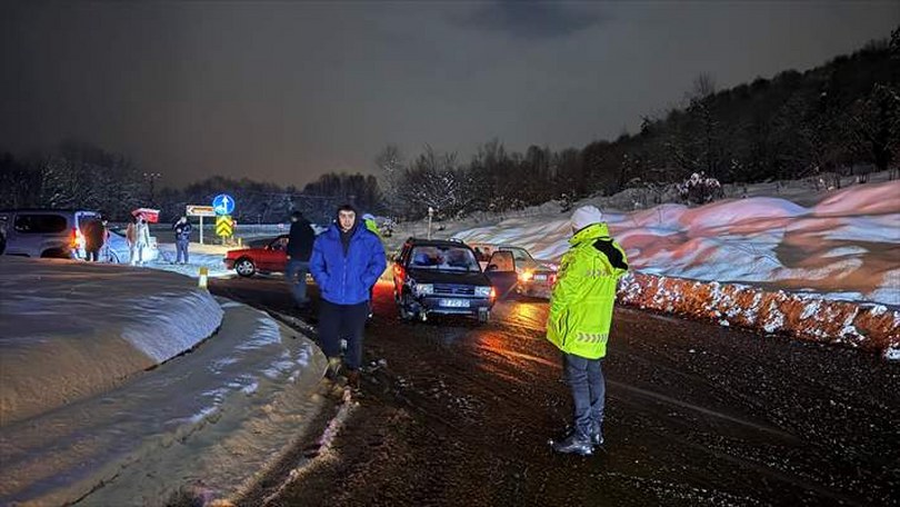 Zonguldak’ta kar yağışı etkili oluyor