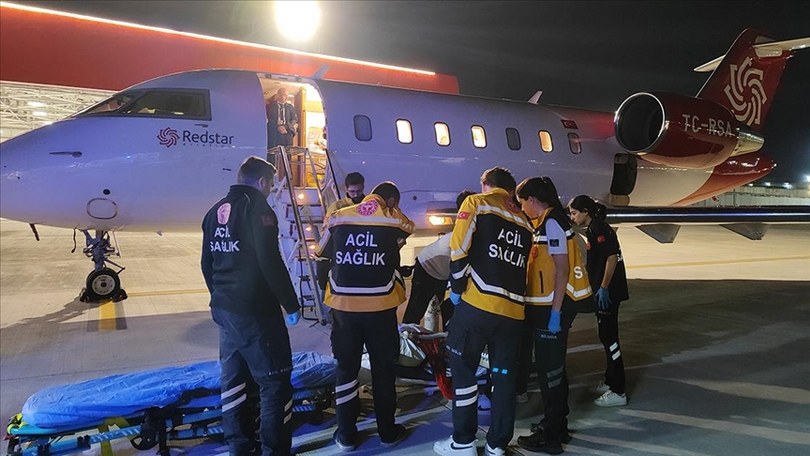 Kuzey Makedonya’daki yangında ağır yaralanan 3 kişi ambulans uçakla İstanbul’a getirildi