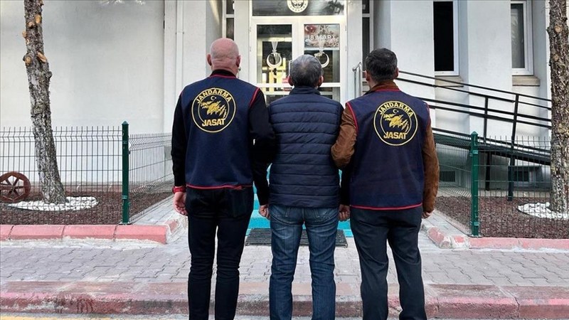 FETÖ üyesi emniyet müdürü yakalandı