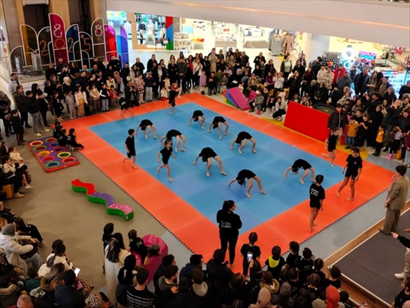 Kastamonu’da 50 çocuğun katılımıyla cimnastik gösterisi yapıldı