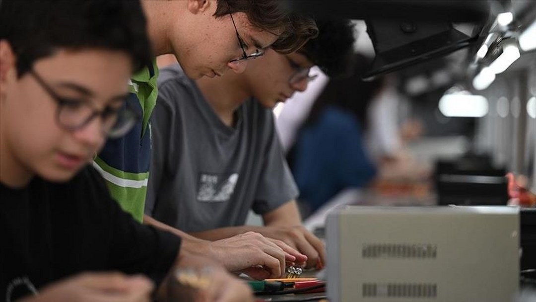 Çalışma ve Sosyal Güvenlik Bakanlığı, 3 yılda öğrencilere 63,5 milyar lira destek sağladı