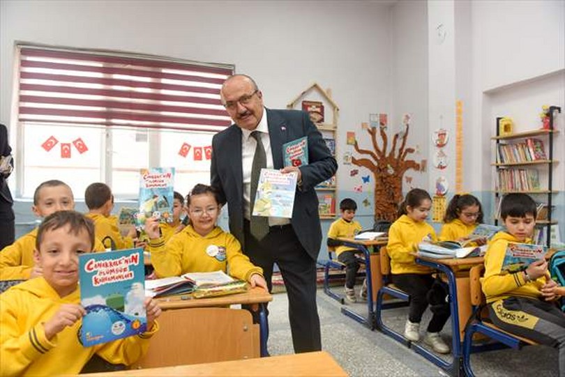 Taşköprü Kaymakamı Demirdağ ve Belediye Başkan Arslan’dan öğrencilere ziyaret