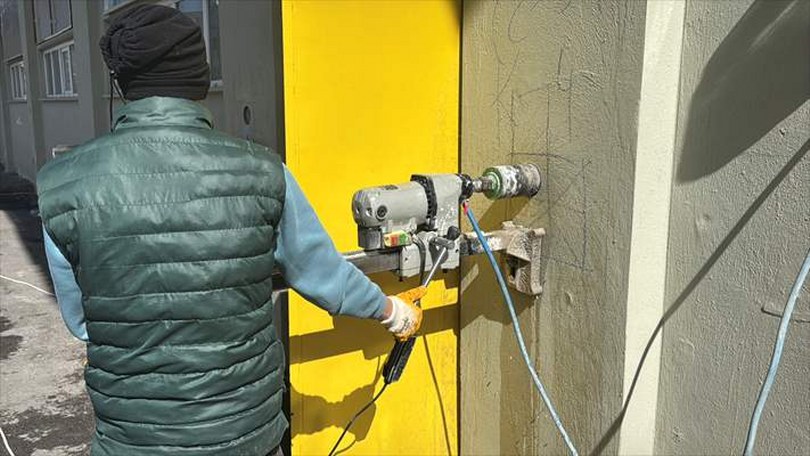 Altyapı yetersizliği nedeniyle kapatılan Bolu Atatürk Stadı’ndan karot örnekleri alınıyor