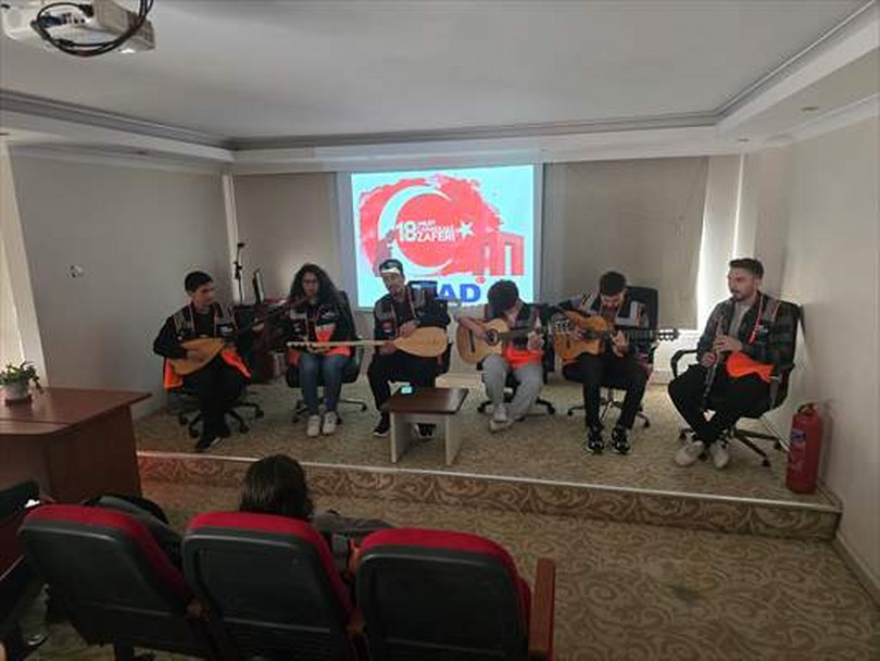 Bolu’da AFAD gönüllüsü gençler, Çanakkale türküleri seslendirdi