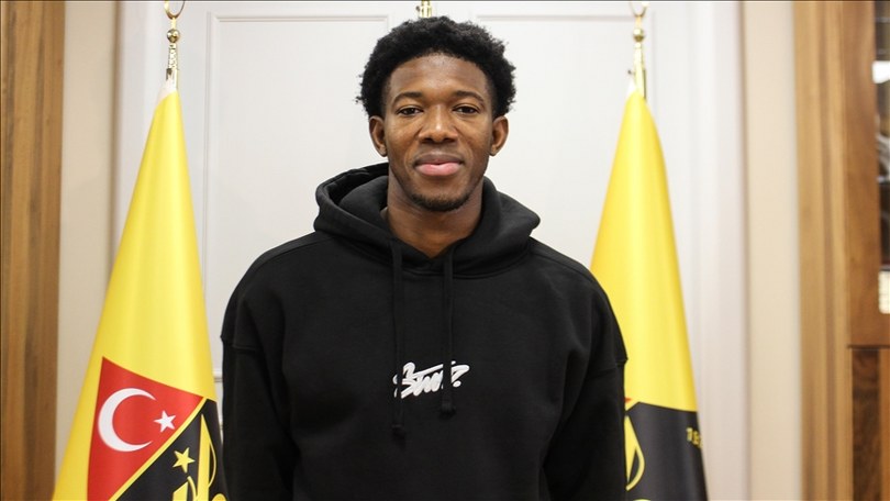 Üniversite eğitimi için geldiği İstanbul’da golcü futbolcu oldu