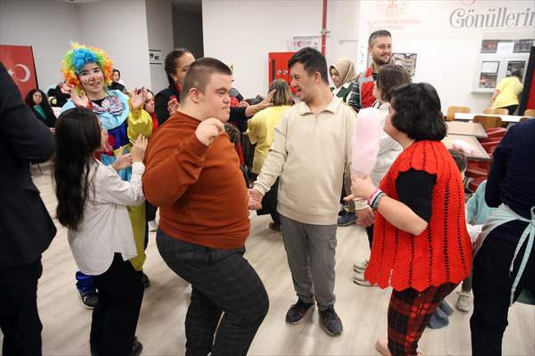 Mutlu Kafe’nin “mutluları” Down sendromlu bireyler oldu