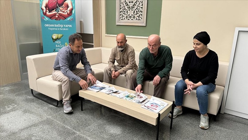 Sevdiklerini çapraz böbrek nakliyle hayata bağladılar