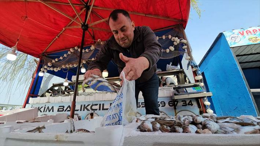 Zonguldaklı balıkçı avladığı 10 ton balığın satışından elde edeceği geliri ihtiyaç sahiplerine bağışlayacak