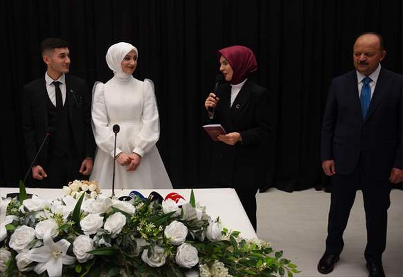 Aile ve Sosyal Hizmetler Bakanı Göktaş Kastamonu’da nikah şahidi oldu