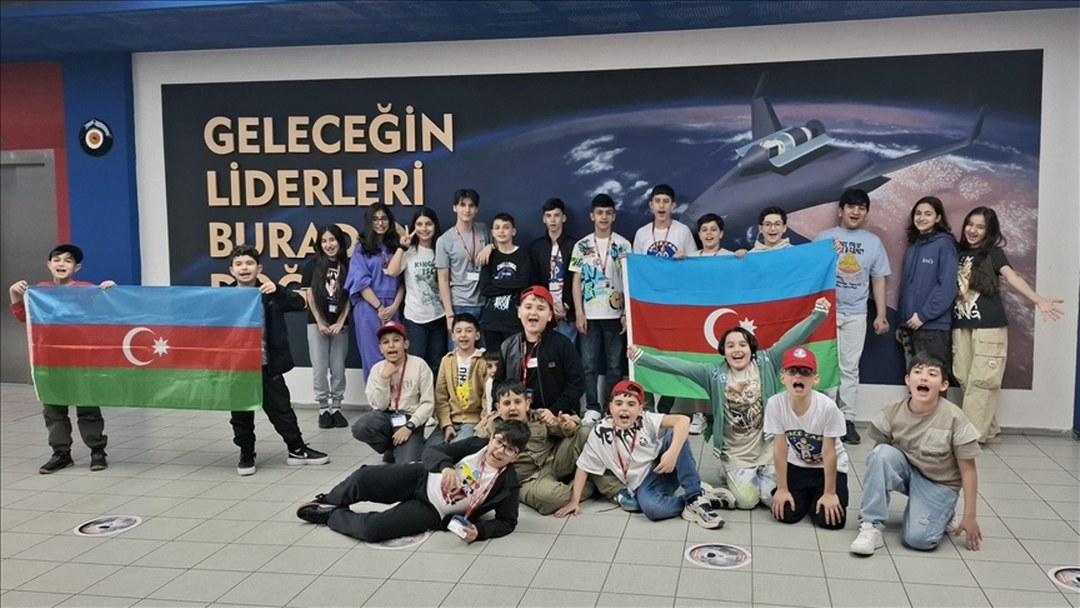 Azerbaycanlı öğrenciler İzmir’deki Uzay Kampı’nda eğitim aldı