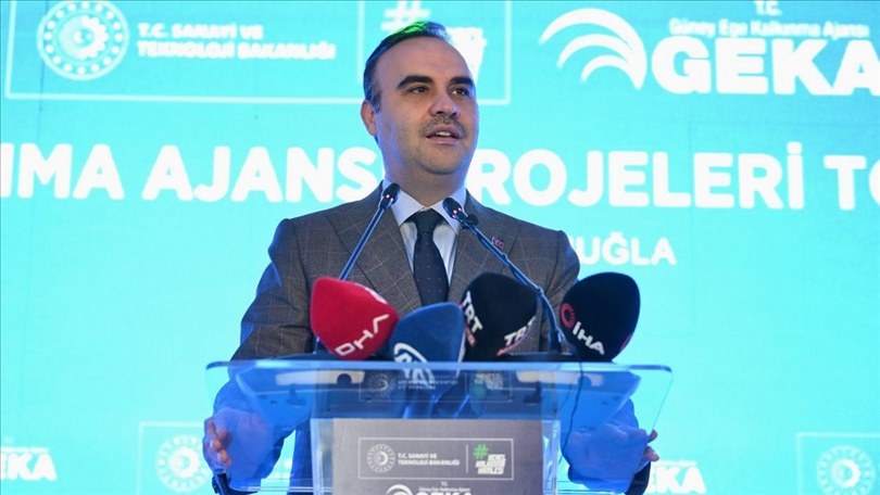 Bakan Kacır: SİHA’larını, deniz platformlarını, kara araçlarını, uydularını üretebilen bir ülkeyiz