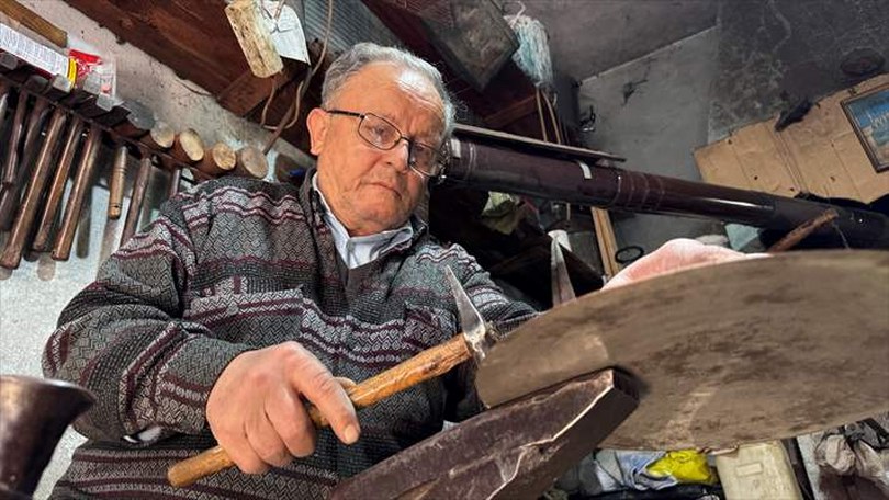 Baba mesleği kalaycılığı 57 yıldır sürdürüyor