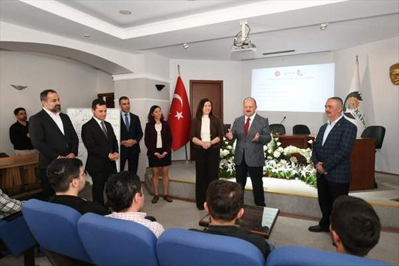 Kastamonu Valisi Dallı, “Nitelikli İşgücü Yetiştirme Programı” kursunu ziyaret etti