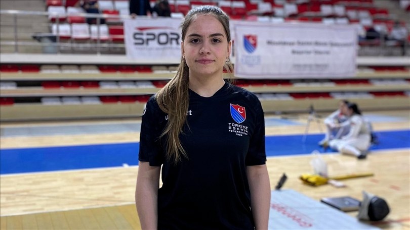 Milli eskrimci Alara Atmaca, 2028 Olimpiyat Oyunları’na katılmayı hedefliyor