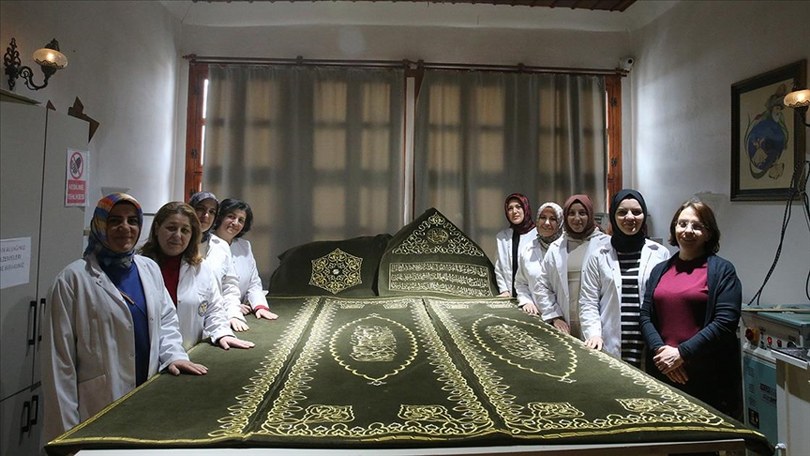 Danişment Melik Ahmet Gazi Türbesi’ndeki sandukanın puşidesi 2,5 yılda tamamlandı