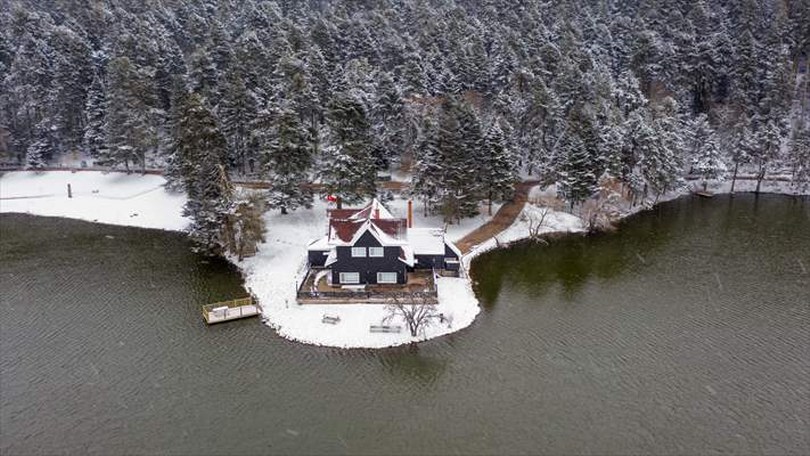 Gölcük Tabiat Parkı beyaza büründü