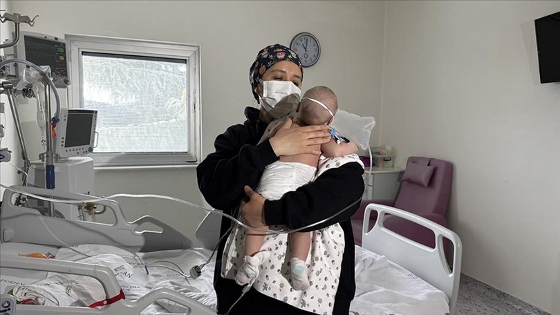 “RSV” enfeksiyonundan entübe edilen bebek, 21 günlük yaşam mücadelesini kazandı