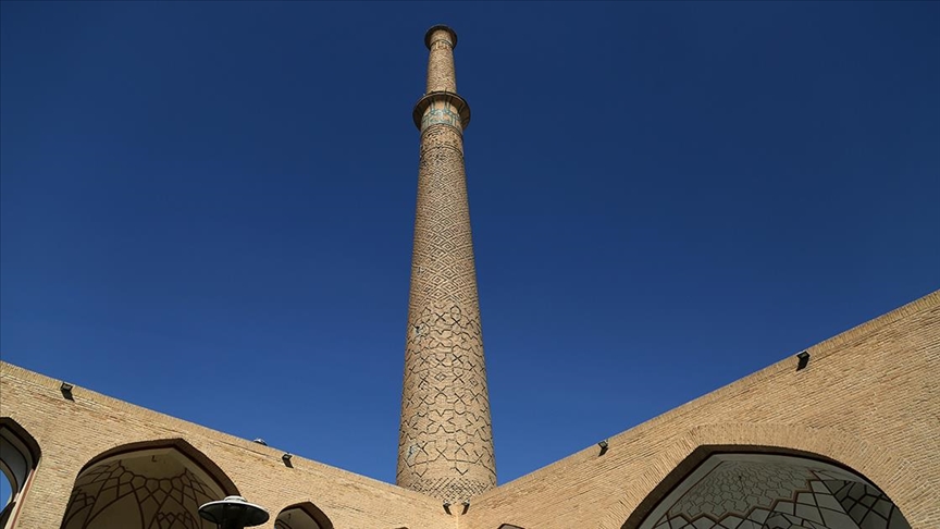 İsfahan’daki “Ali Minaresi”, işçiliği ve ihtişamıyla Selçuklu mimarisini bugünlere taşıyor